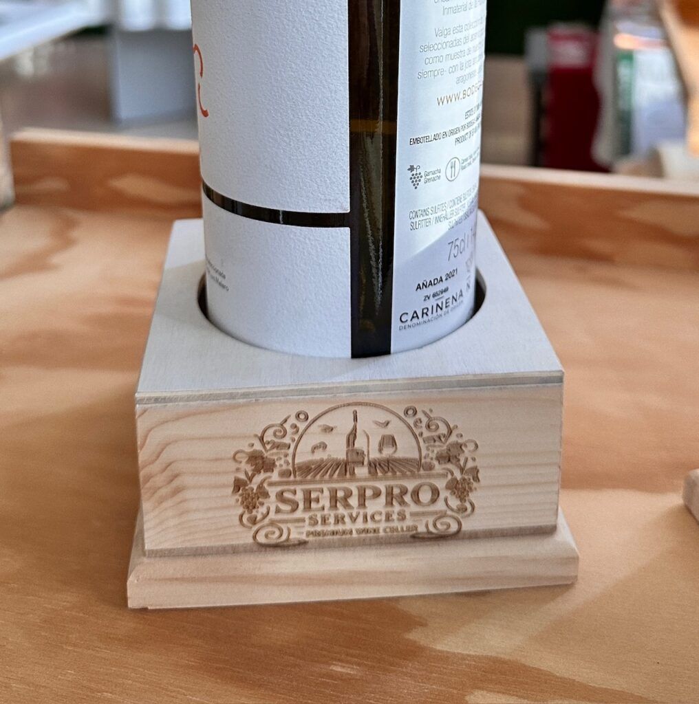 personalizacion-laser 14 soporte peana para botella de vino personalizable en laser o impresion digital