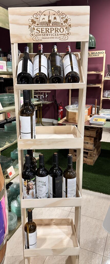 expositor tempranillo serproservices fabricado en madera