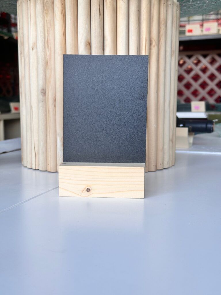 Portacartas de madera a medida para restaurantes.