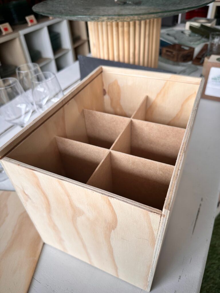 caja madera cerrada 6 copas detalle trampilla