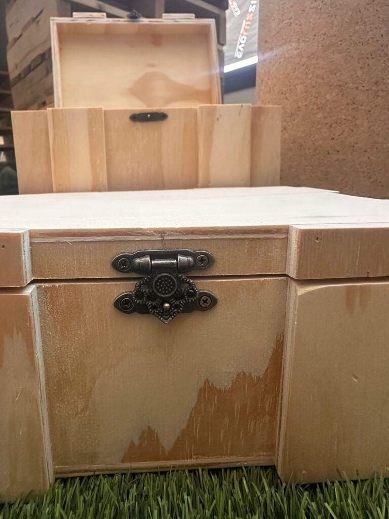 caja de madera con cierre personalizable 1