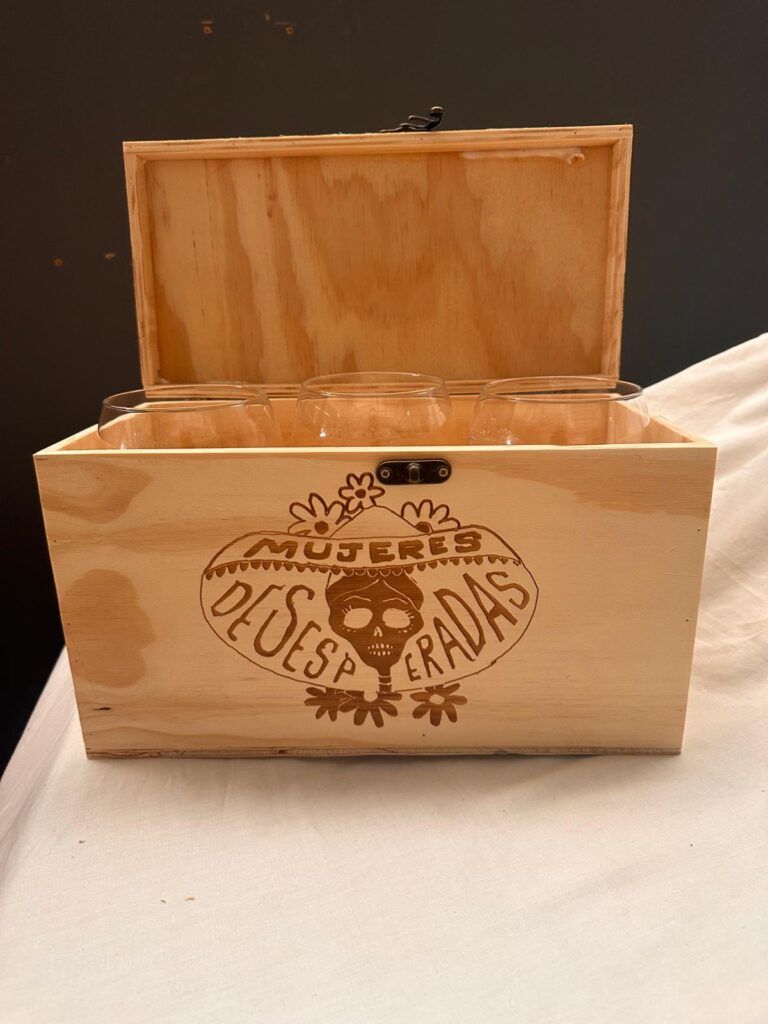 cofre cubatas copas personalizado madera y vidrio