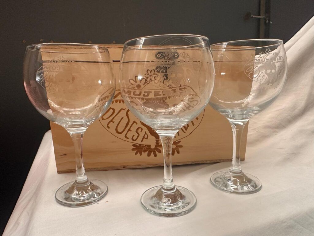 cofre cubatas copas personalizado madera y vidrio regalo especial
