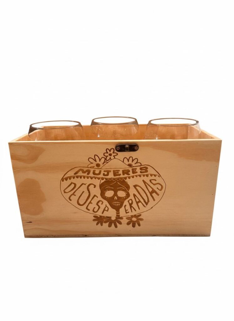 personalizacion-laser 1 caja de regalo para copas tanto de vino como de cubata fabricada en madera FSC con tapa y bisagras