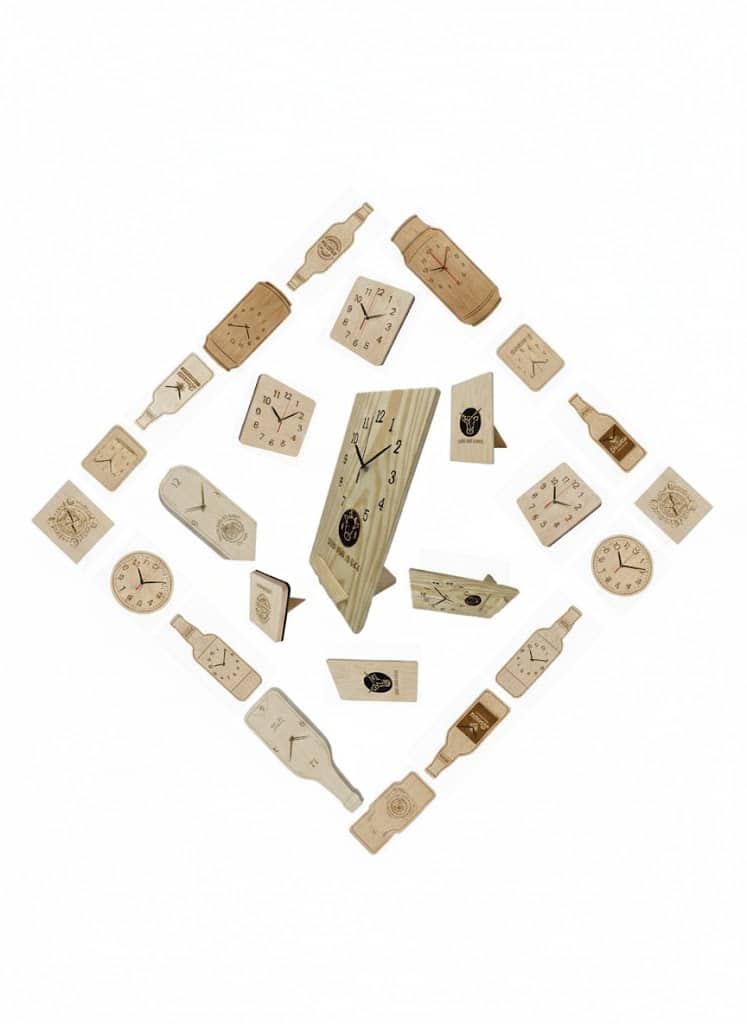 conjunto de relojes de madera