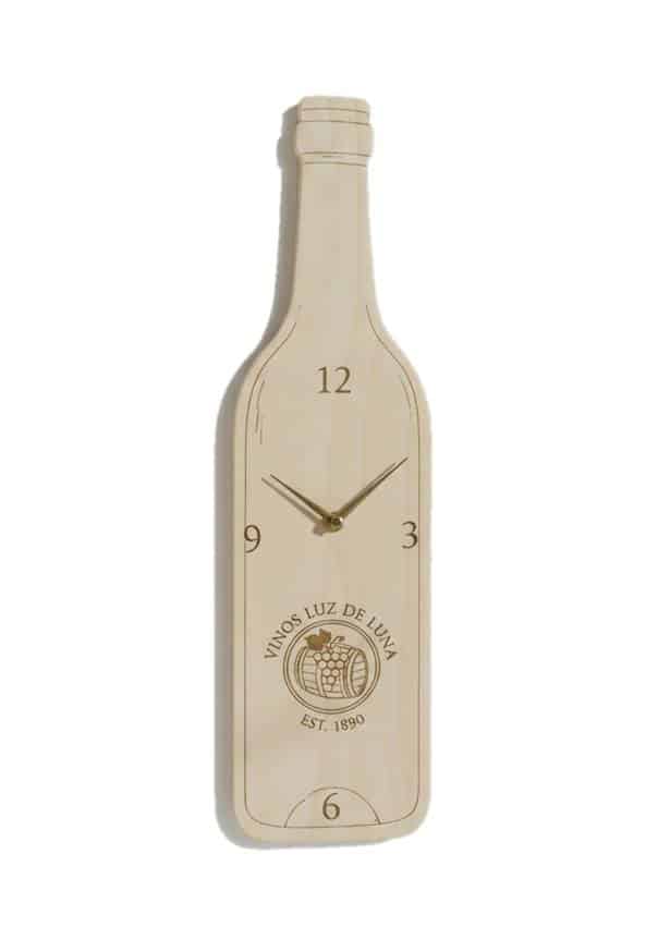 reloj de madera comercial personalizado serproservices botella de vino