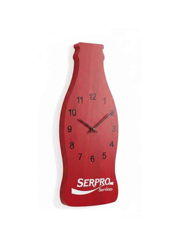 reloj de madera comercial personalizado serproservices forma botella roja