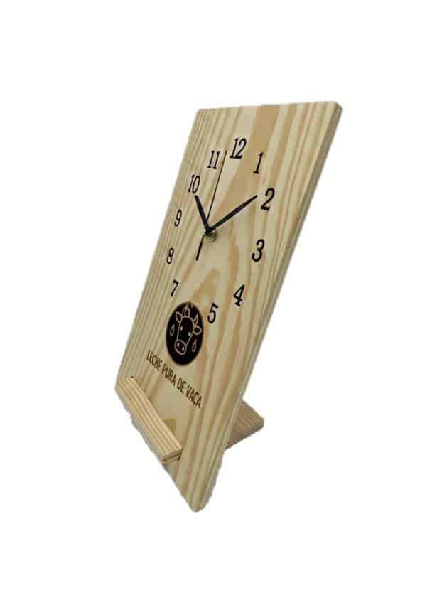 reloj de madera comercial personalizado serproservices leche con base